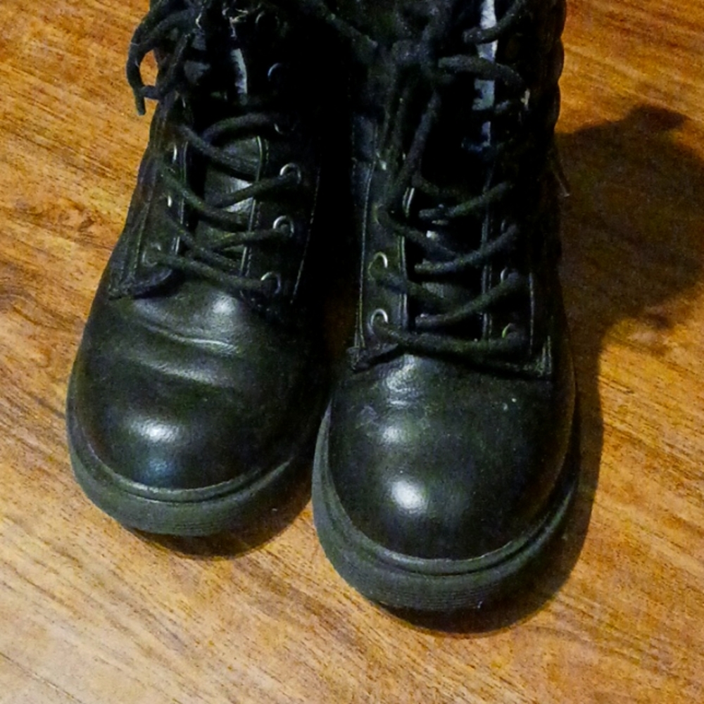 Girls boots